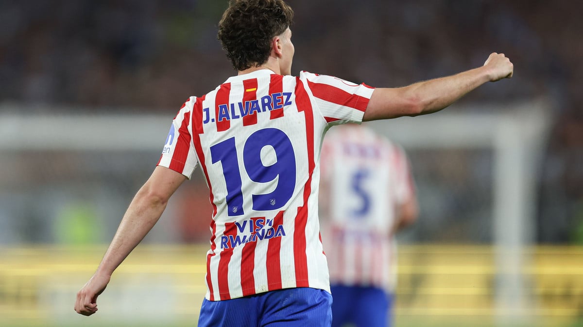 Psg targets julian alvarez with lee kang-in as possible trade chip