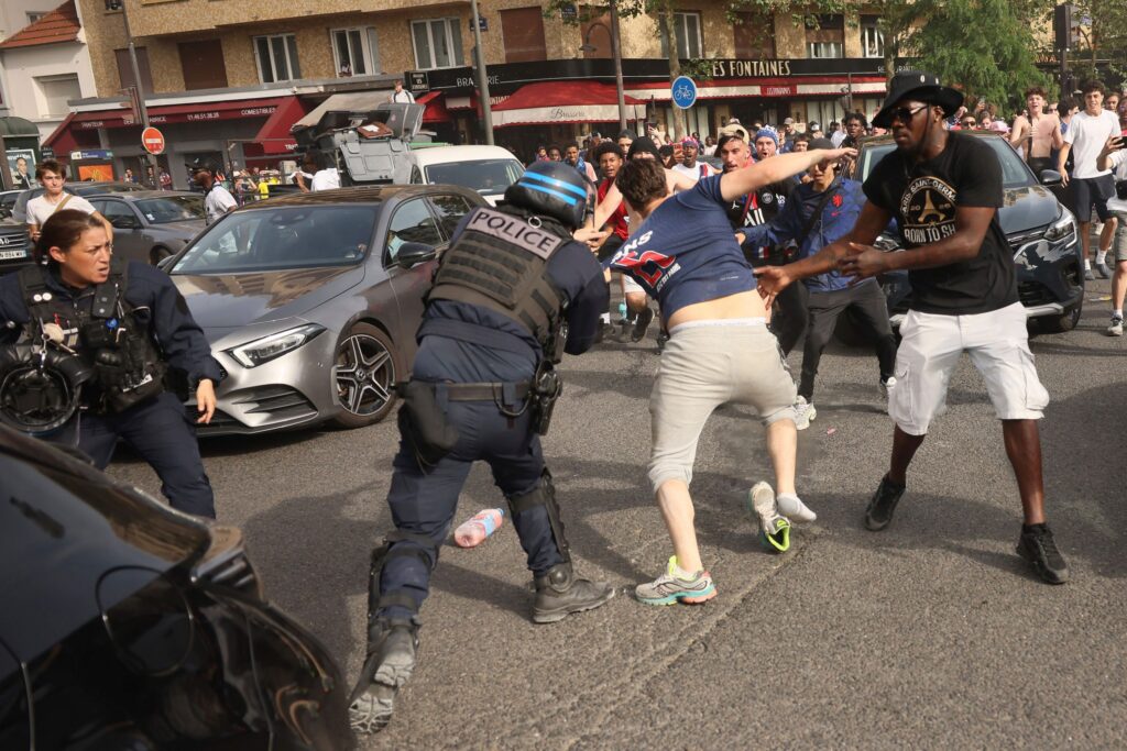 Tense atmosphere as champions league final kicks off near Saint-cloud