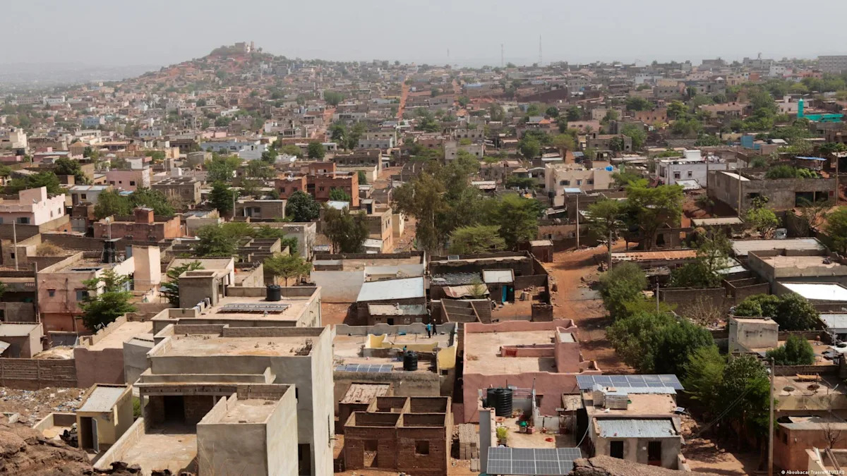 Mali travelers trapped by blockade on roads to Bamako
