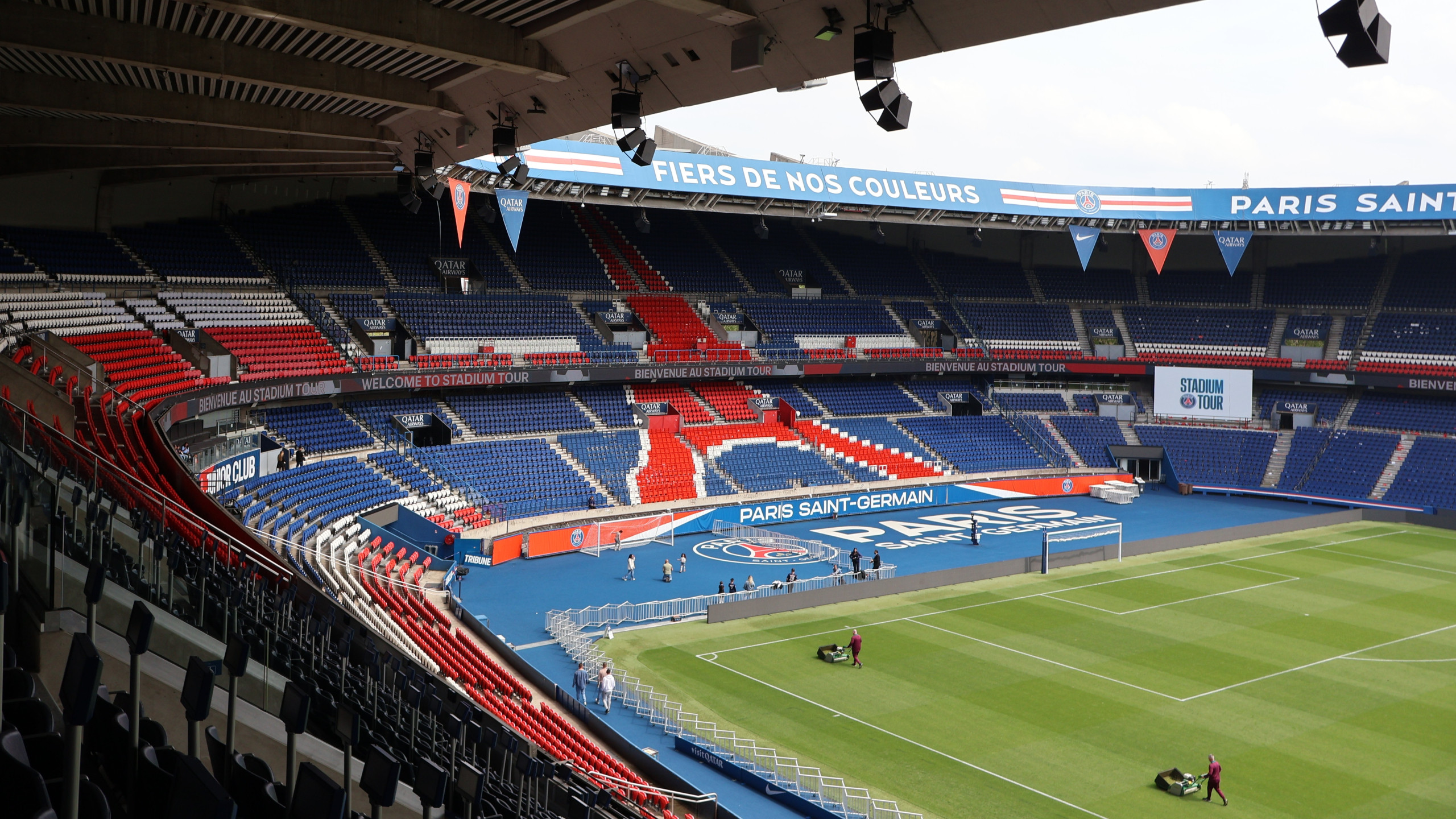 Psg hosts champions league final screening at parc des princes