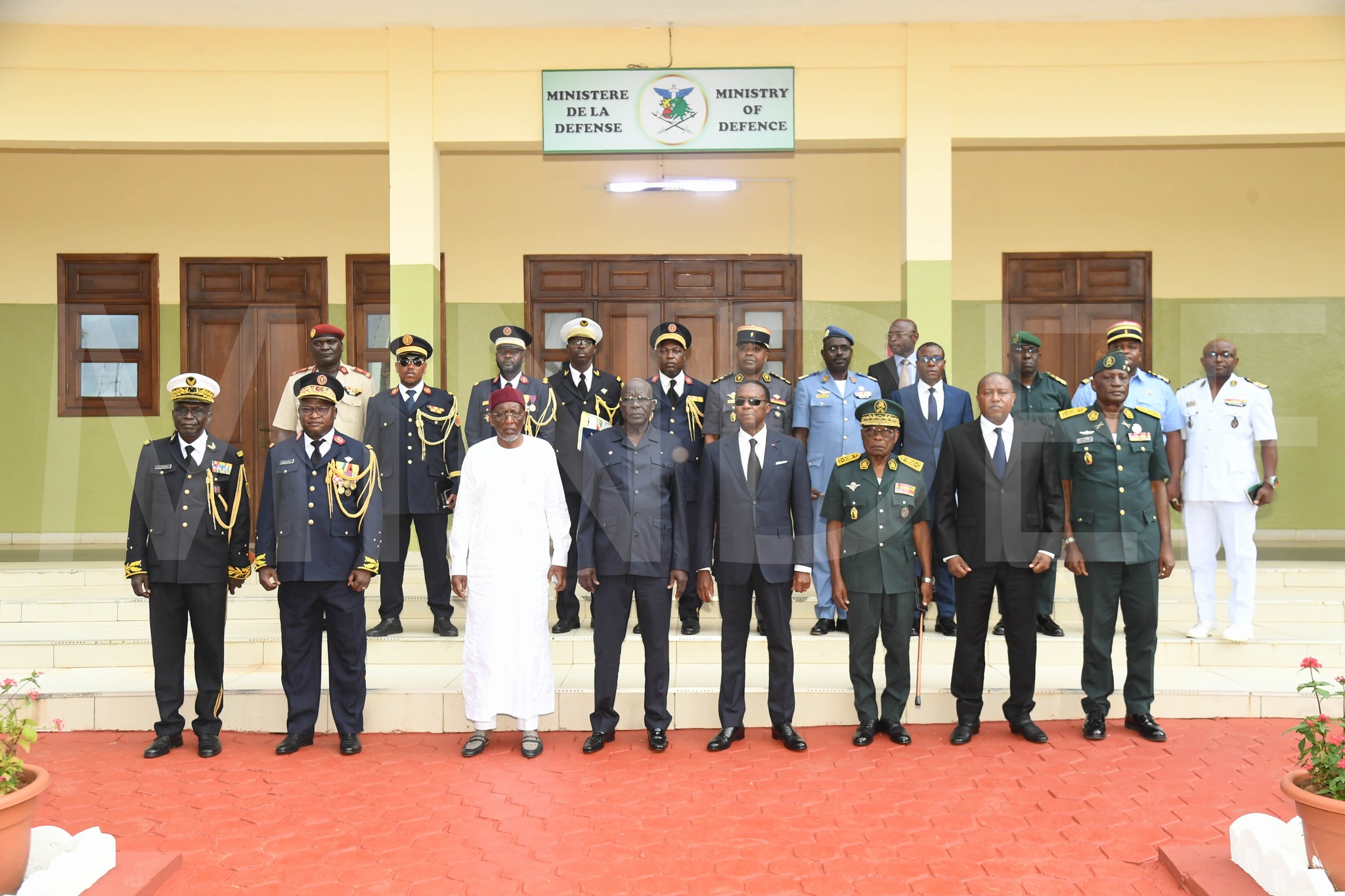Yaoundé and N’Djamena boost military ties after unity day celebrations