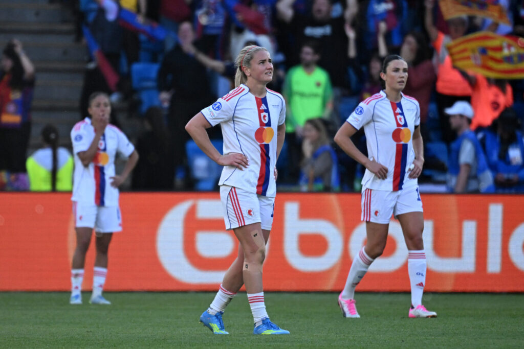 Lindsey heaps’ emotional champions league farewell with ol lyonnes