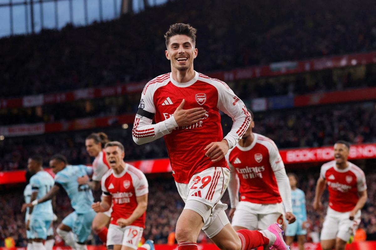 Arsenal players celebrate english league title in viral video