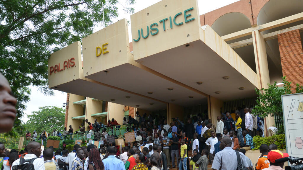 Burkina Faso: junta pushes for prosecution of officials in corruption case