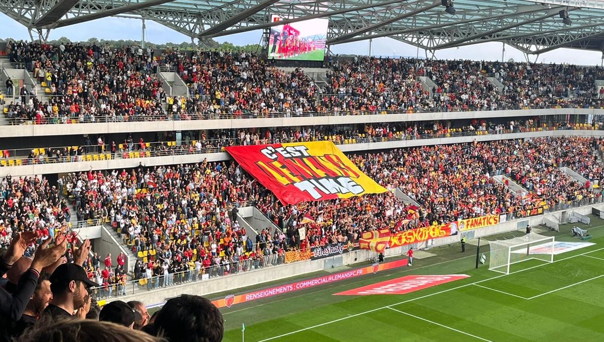 Le kop du Virage Sud during Le Mans FC's match