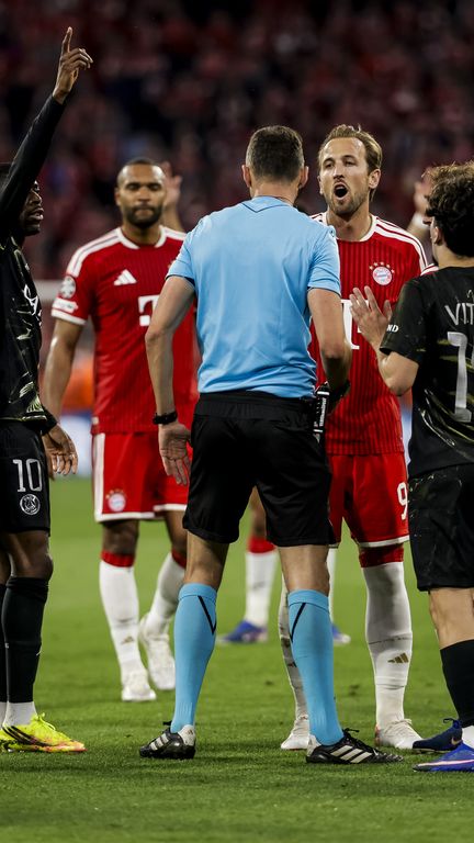 La colère des joueurs du Bayern Munich lors de la main de Joao Neves en demi-finale retour de Ligue des champions, le 6 mai 2025. (MAXPPP)