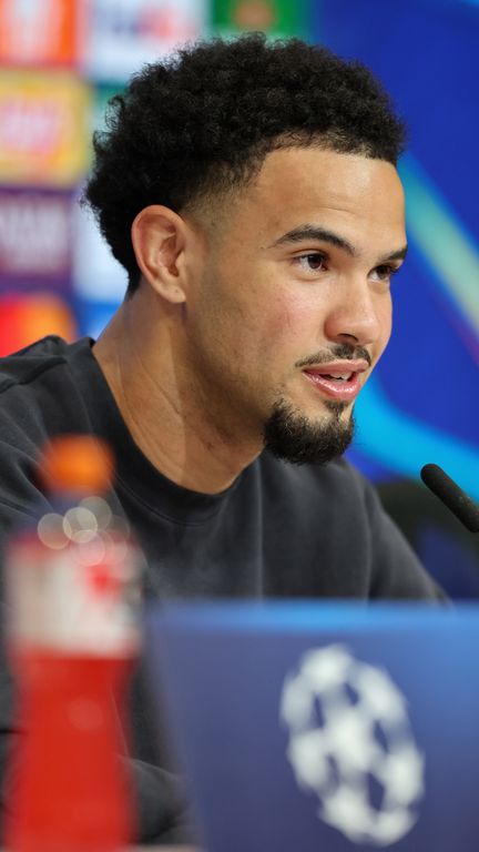 Warren Zaïre-Emery en conférence de presse à l'Allianz Arena de Munich (Allemagne), le 5 mai 2026. (ALEXANDRA BEIER / AFP)