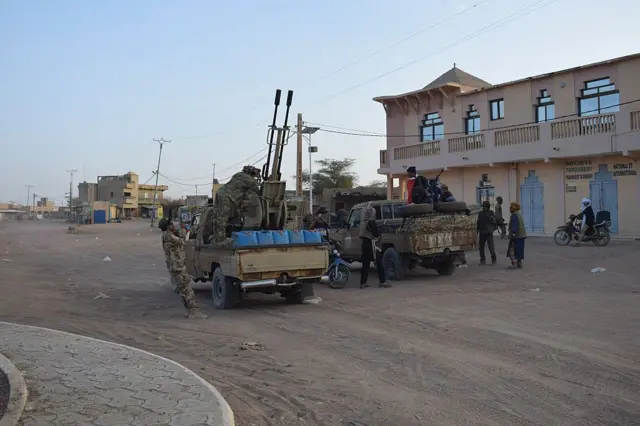 Tuareg rebels from the Azawad Liberation Front (FLA) on pick-up trucks in Kidal.