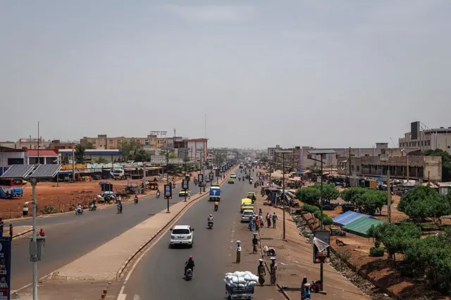 Traffic on a main road in Bamako.