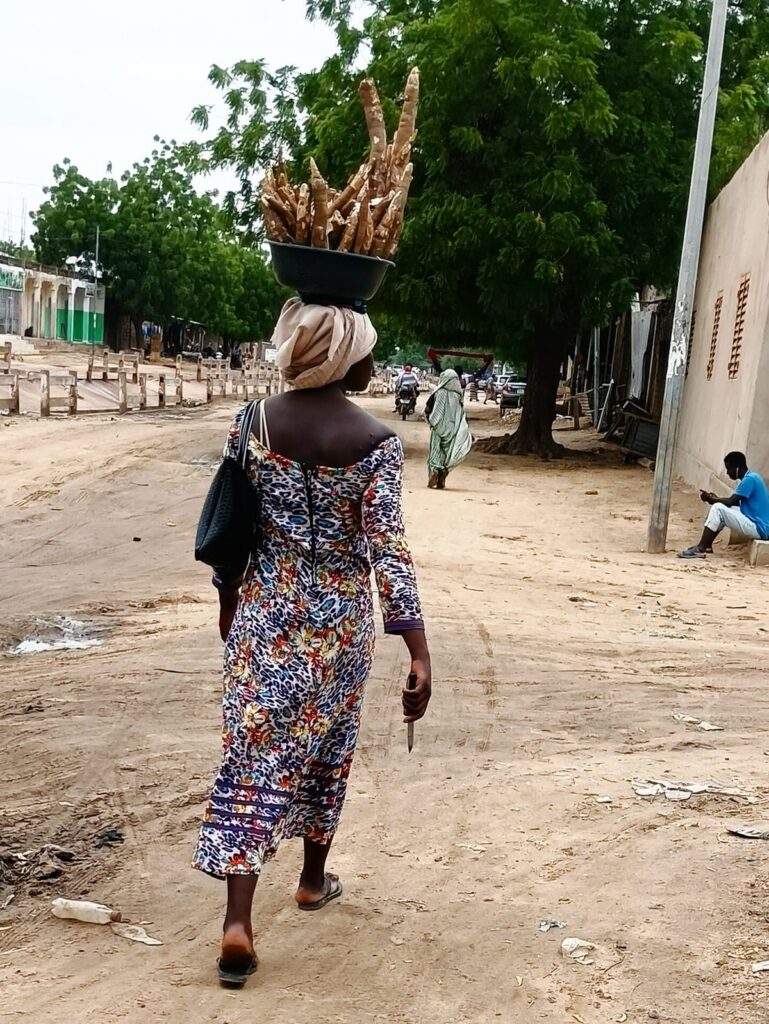N’djamena students turn holiday time into cash with cassava sales