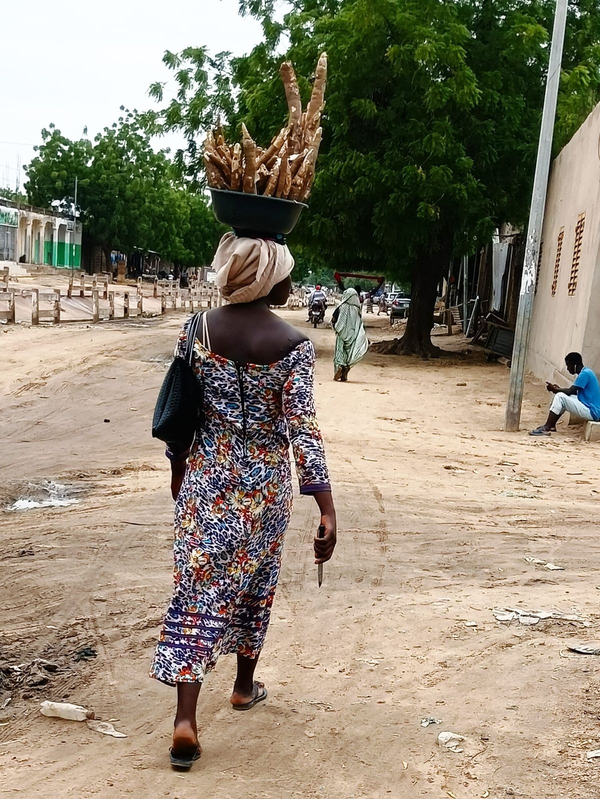 N’djamena students turn holiday time into cash with cassava sales