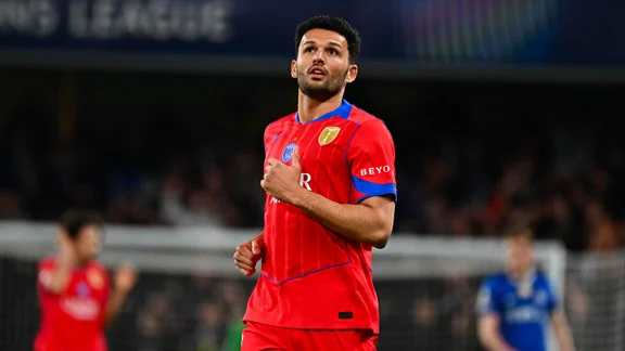 Portrait of Gonçalo Ramos in PSG jersey
