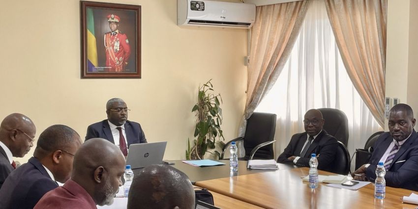 Government officials in legislative reform meeting