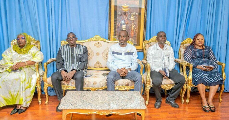 AES representatives discussing security concerns in Niamey