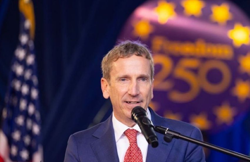 Portrait of Keith Heffern