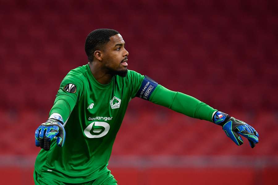 Mike Maignan sous le maillot du LOSC face à l'Ajax Amsterdam en Ligue Europa, le 25 février 2021.